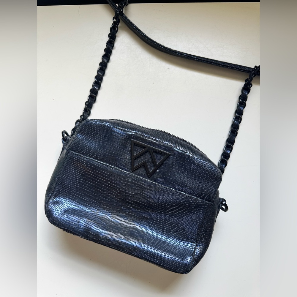 Kelly Wynne crossbody purse
